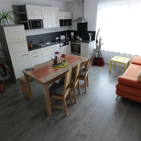 Apartment Komfortappartement 5 Mit 2 Schlafzimmern Und Terrasse
