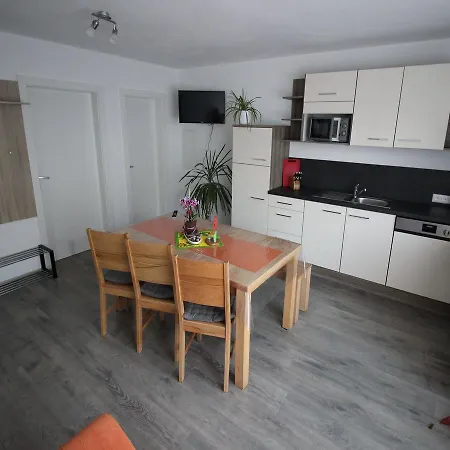 Komfortappartement 5 Mit 2 Schlafzimmern Und Terrasse *